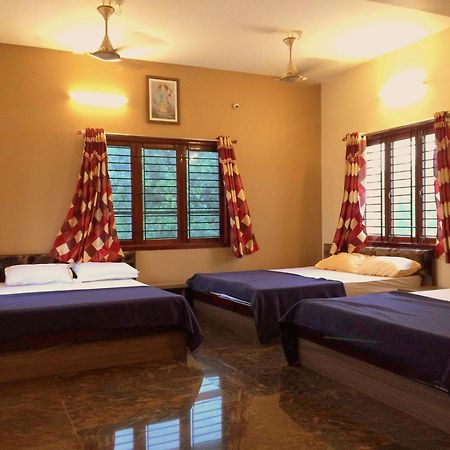 Hotel Sri Hayagriva Tiruchirappalli Phòng bức ảnh