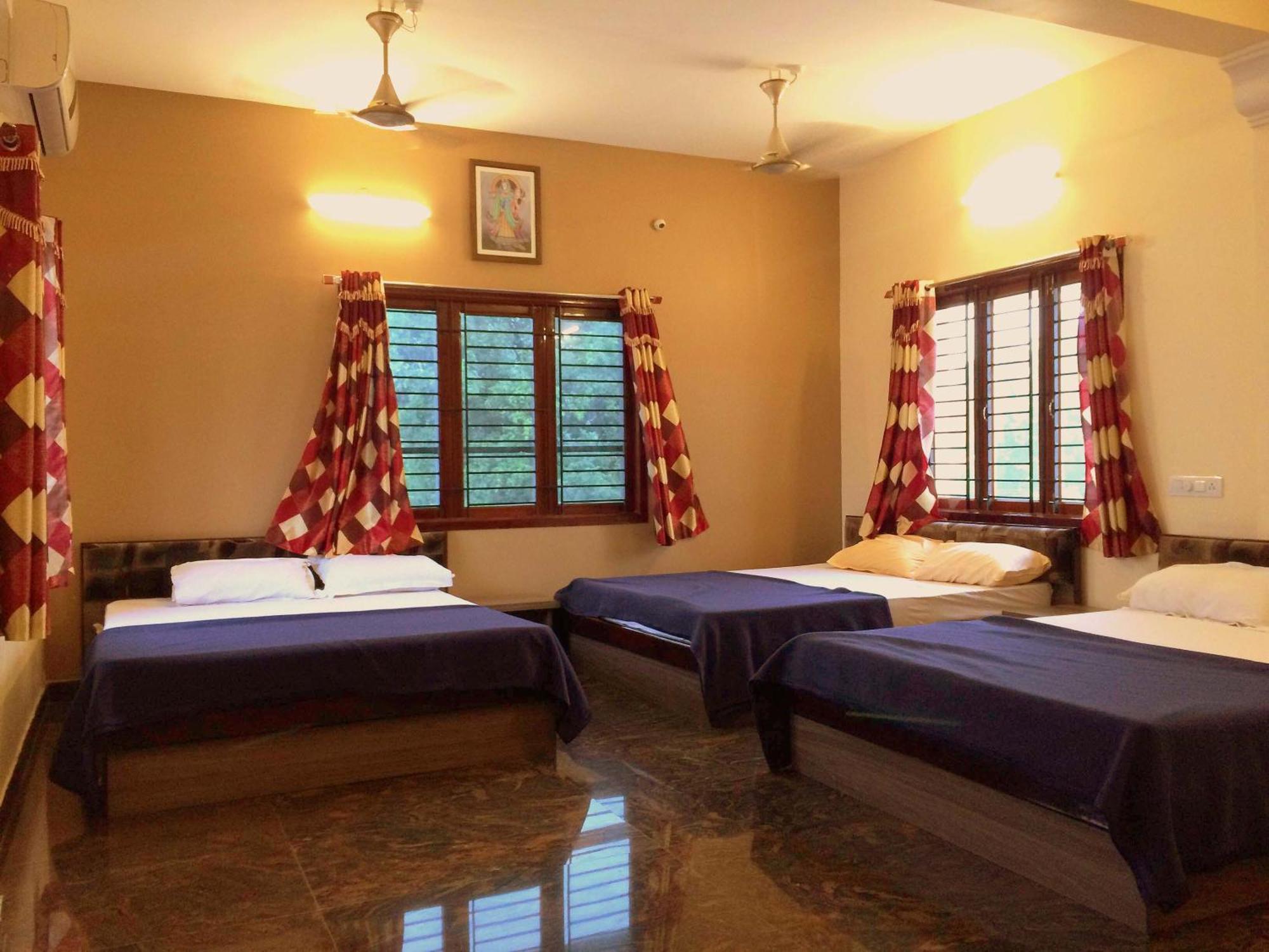 Hotel Sri Hayagriva Tiruchirappalli Phòng bức ảnh