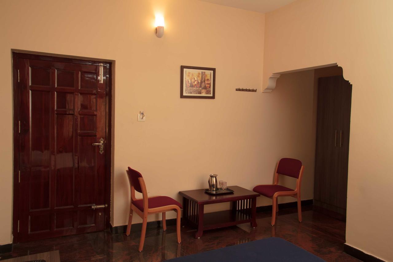 Hotel Sri Hayagriva Tiruchirappalli Phòng bức ảnh