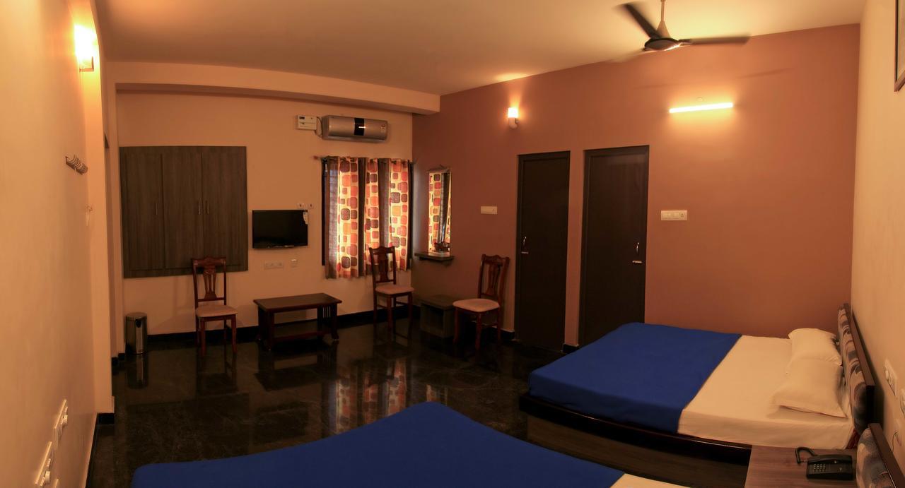 Hotel Sri Hayagriva Tiruchirappalli Phòng bức ảnh